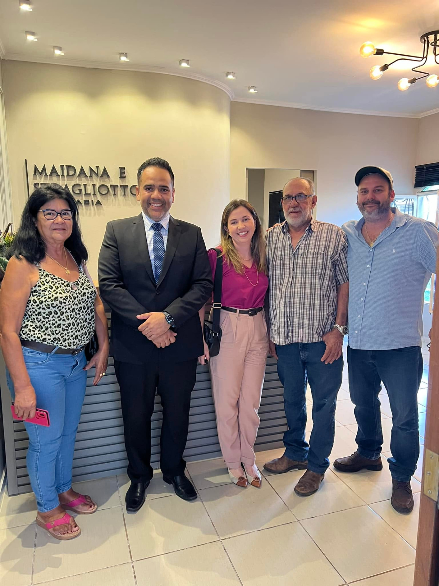 Equipe do escritório MSA recebendo clientes na sede em Campo Grande